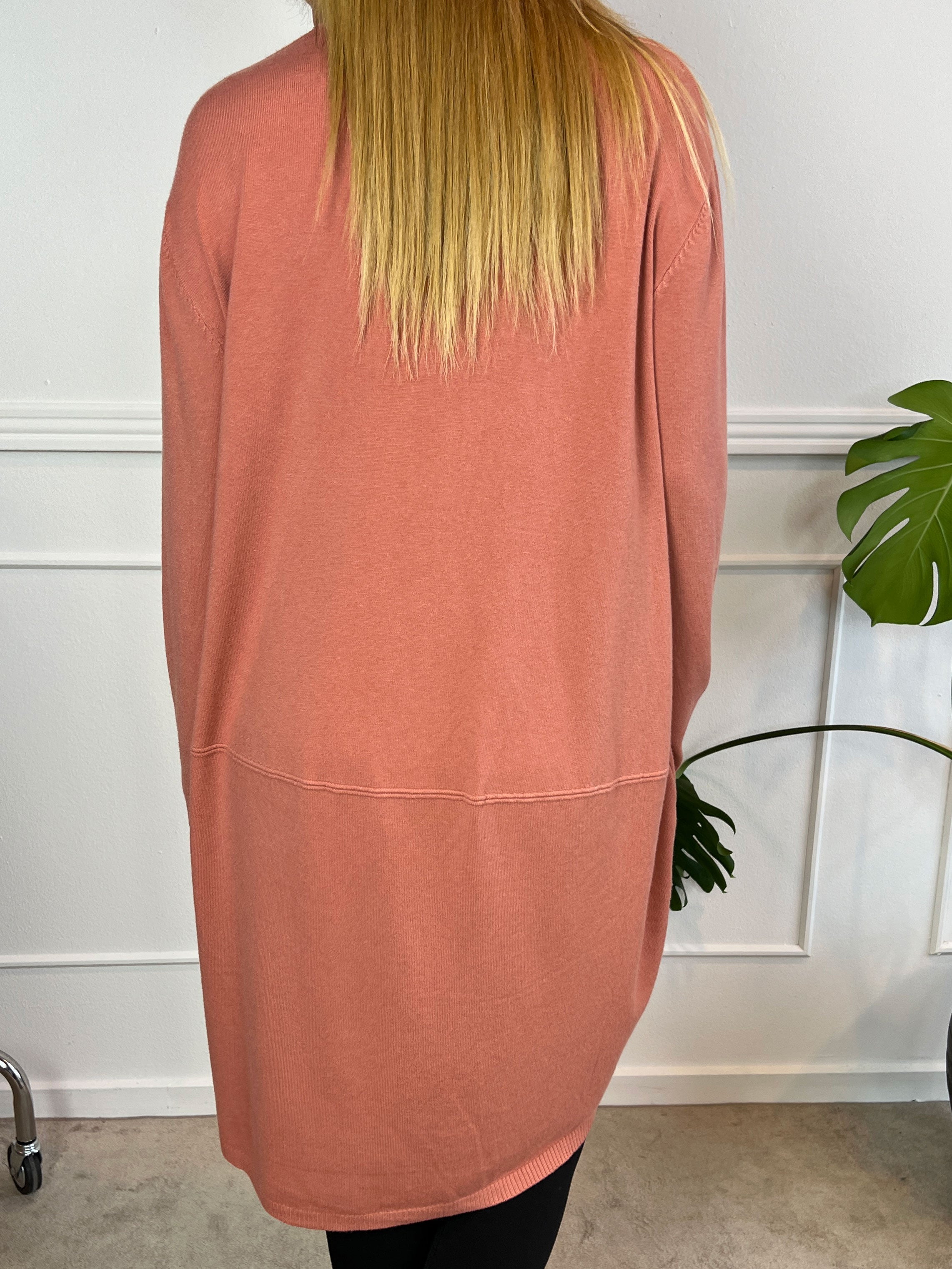 Vera - Enfärgad klänning med fickor